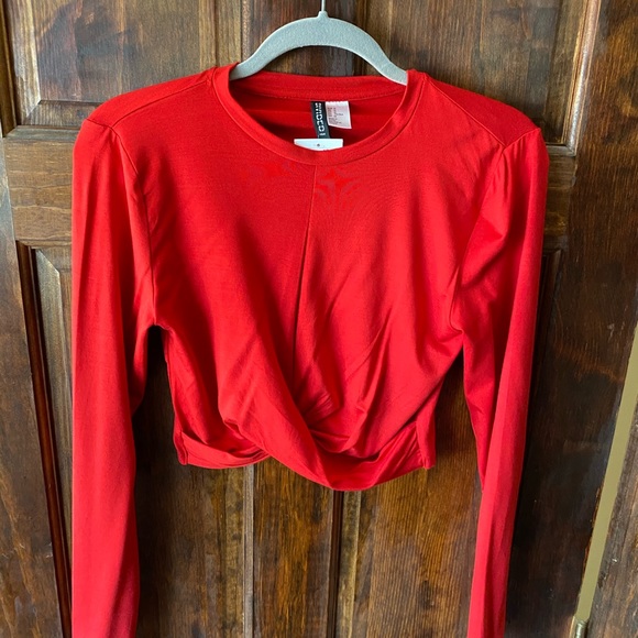 H&M Tops - H&m crop top